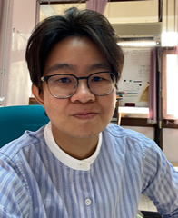 A person with a beard  Description automatically generated with low confidence